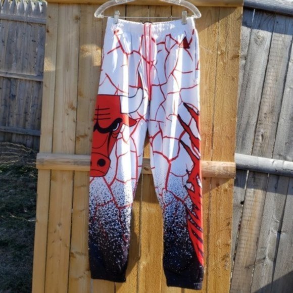 Chicago Bulls Street game Black Pyramid Med - Picture 1 of 9